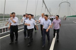 市委常委、常務(wù)副市長楊建新一行視察浮玉大橋