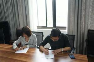 推進(jìn)幫帶結(jié)對(duì)建設(shè)，搭建成長(zhǎng)成才大舞臺(tái) ——房總集團(tuán)導(dǎo)師傳幫帶簽訂